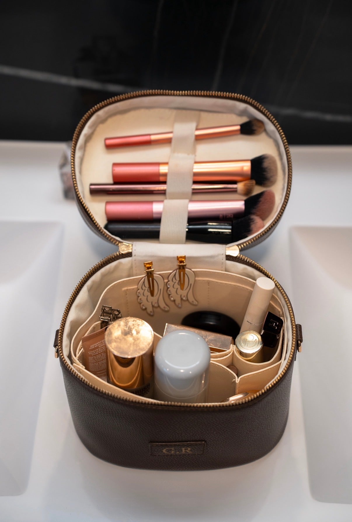 Oval Toiletry Case in Espresso